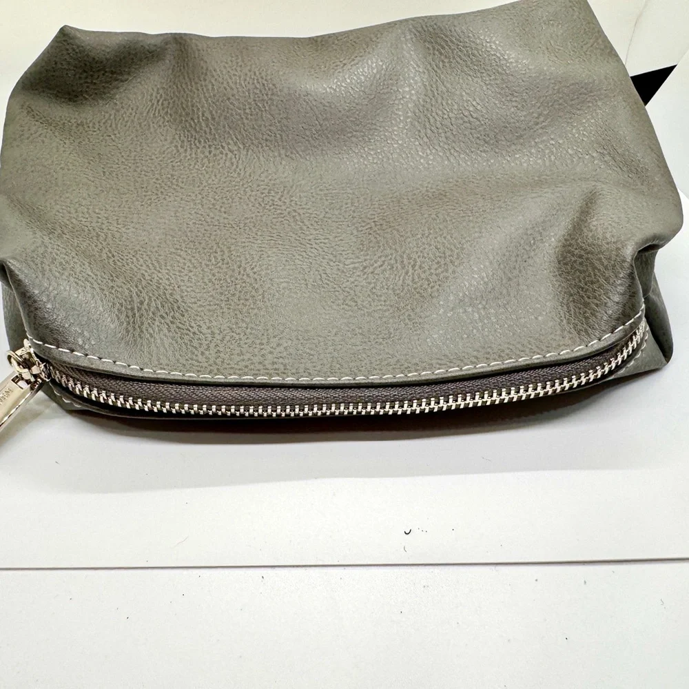Steve Madden Gray Faux Leather Zip Pouch Makeup Bag 11‎ x 8